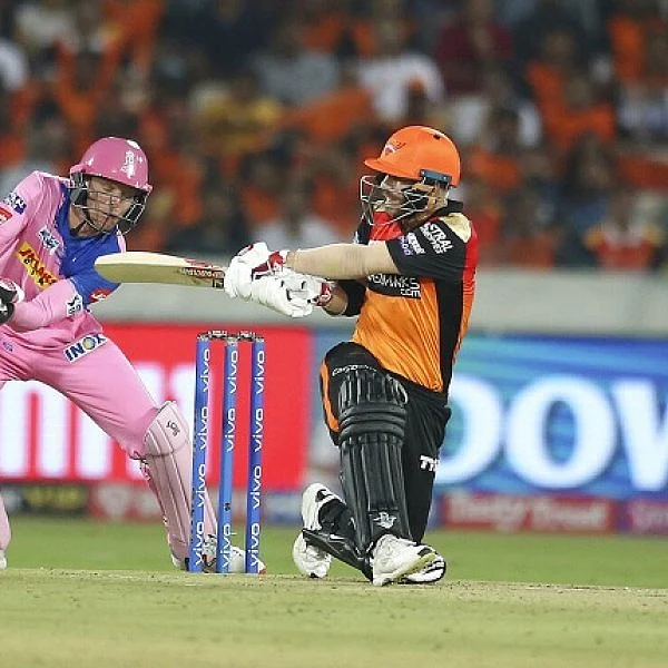பவுலிங்கில் அரைசத புவி, பேட்டிங் கேமியோ ரஷித்! #SRHvsRR