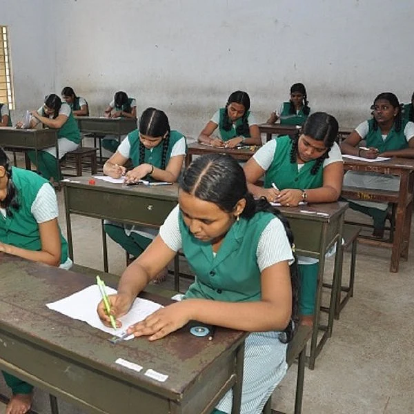 அரசுப் பள்ளிகளில் `ஆல் பாஸ்’ எண்ணிக்கை குறைந்தது ஏன்..? பள்ளிக்கல்வித்துறை ஆய்வு