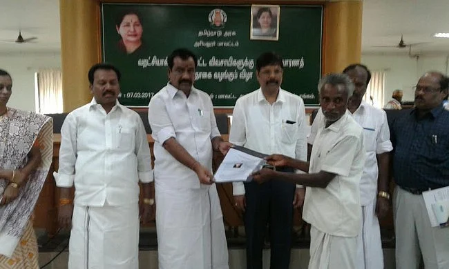 கலெக்டர் மதிக்கவில்லை... ஓரங்கட்டும் கொறடா..! அணி மாறும் அ.தி.மு.க எம்.பி?