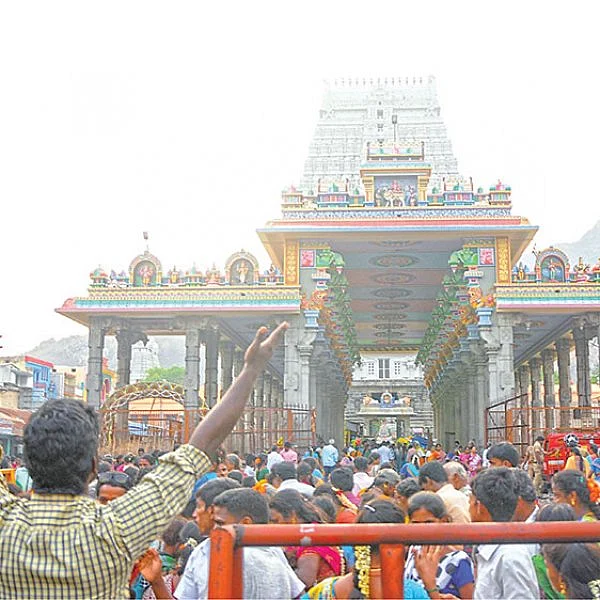 ‘வந்தது சித்தரா... சிவமா?’ - 212 முறை கிரிவலம்... கிரிவலத் தம்பதியின் இறையனுபவம்!