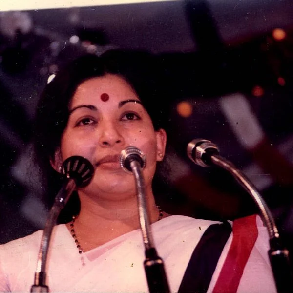 ”நடராசன், சசிகலா என் வேலைக்காரர்கள் அல்ல!”- படபடத்த ஜெயலலிதா - சசிகலா வீழ்ந்த கதை - அத்தியாயம் 10