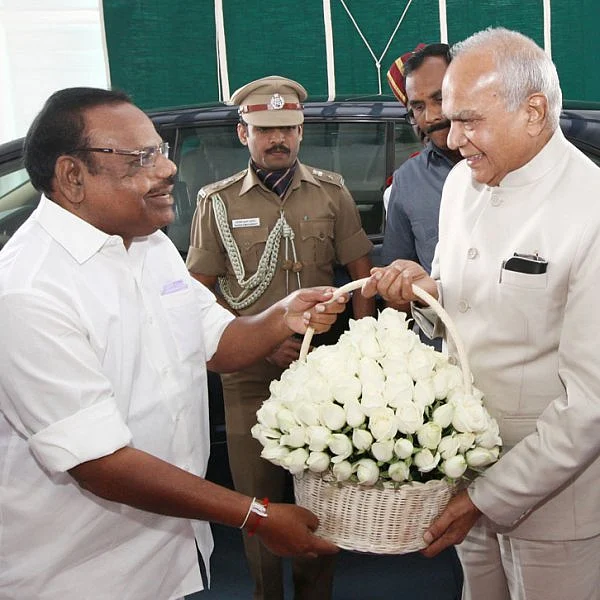 ''சபாநாயகர் தனபாலின் முடிவுக்கு கவர்னர் முட்டுக்கட்டை போடுவாரா..?''