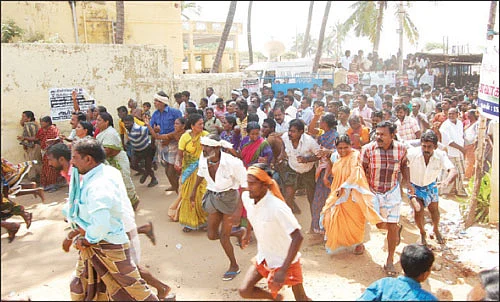 முப்படை முற்றுகையில் கூடங்குளம்...