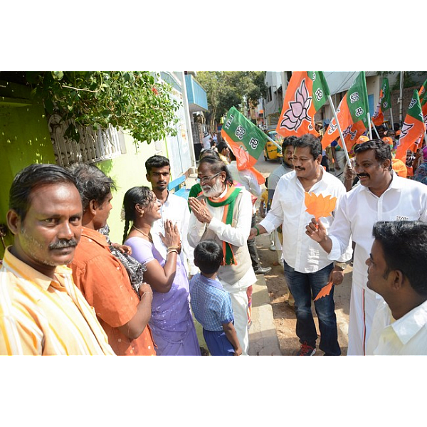 ஆர்.கே.நகர் வாக்காளர்களை இப்படிப் பார்க்கிறார்களே! பிரசாரத்தில் கங்கை அமரன் வேதனை