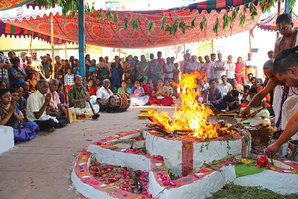 மங்கலம் அருள்வாள் மாங்காடு காமாட்சி !