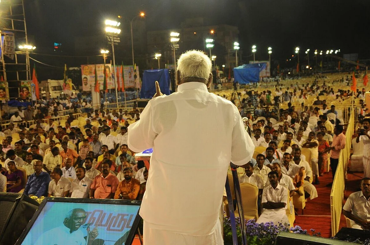 ஆட்களே இல்லாத பொதுக்கூட்டத்தில் வெளுத்து வாங்கும் பொன்.ராதாகிருஷ்ணன்!
