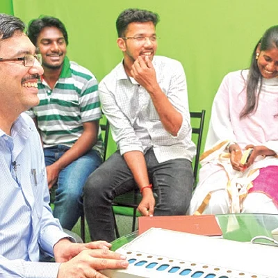 “போலி வேட்பாளர்கள் கூட்டத்தில் நல்ல தலைவனாக நளன்!”