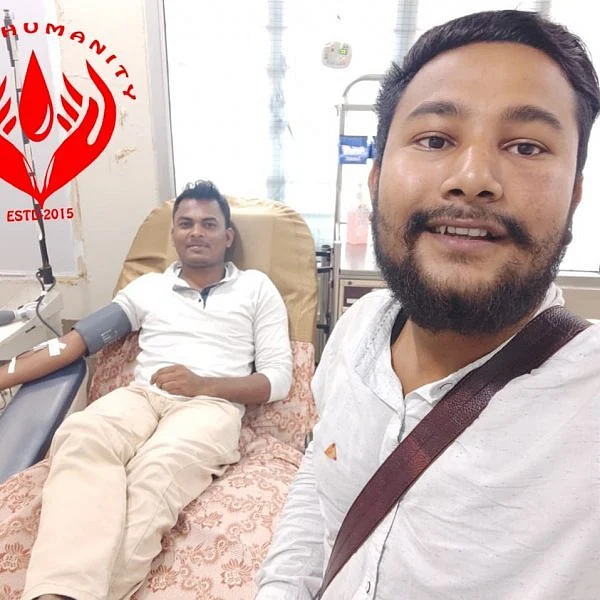 `ரத்தம் கொடுக்க ரமலான் நோன்பை முறித்த இளைஞர்!’ - குவியும் பாராட்டுகள்