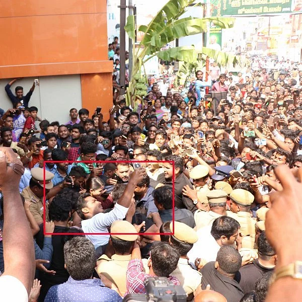 ``சாலையை ஸ்தம்பிக்க வைத்த சமந்தா!’’ - நகைக்கடை உரிமையாளர் மீது வழக்கு