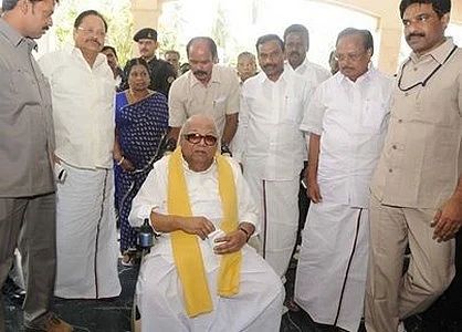 தேர்தல் பிரசாரம்: கோவை வந்த கருணாநிதிக்கு தி.மு.க.வினர் உற்சாக வரவேற்பு!