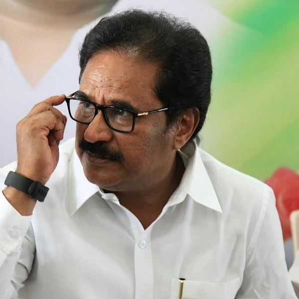 வெங்கைய நாயுடுவுடன் சந்திப்பு... காங்கிரஸில் அதிருப்தி... மாற்றப்படுகிறாரா திருநாவுக்கரசர்?