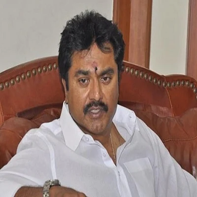 அவர்கள் மீது நடவடிக்கை எடுங்கள் - விஷால் தரப்பு மீது சரத்குமார் புகார்