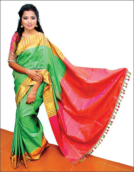 புடவை முந்தியில் டசல்ஸ் வேலைப்பாடு!