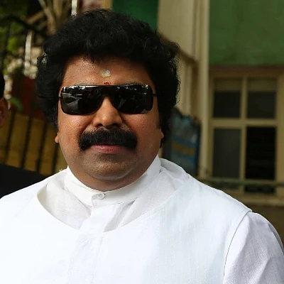சசிகலா முதல்வராக வேண்டி பழனி மலையடிவாரத்தில் சுதாகரன் பூஜை!