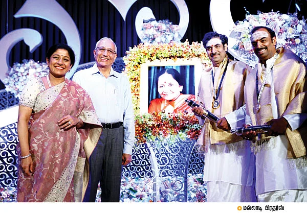 சகோதரர்கள் காத்திருக்கலாம்!