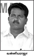எங்க ஏரியா உள்ளே வராதே..!
