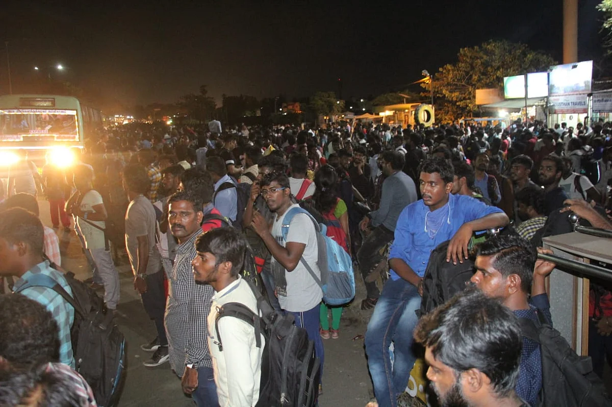 `இதுகூட செய்யாத அரசுக்கு ஓட்டு போடமாட்டோம்!’ - கோயம்பேட்டில் கொந்தளித்த பொதுமக்கள்