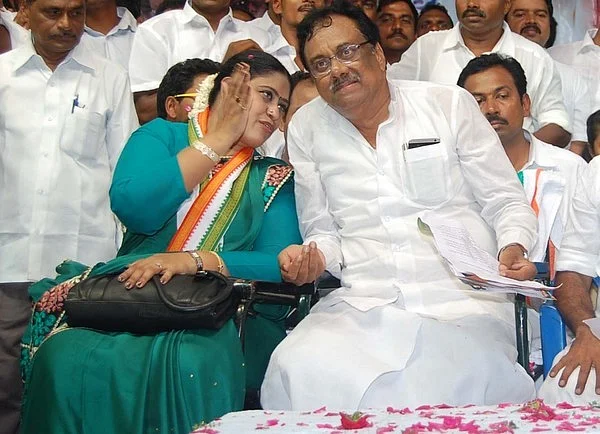 'இந்தமுறை இளங்கோவனை டெல்லிக்கு கூப்பிட்டால் கதை முடிந்து விட்டது!'- வரிந்து கட்டும் விஜயதாரணி தரப்பு