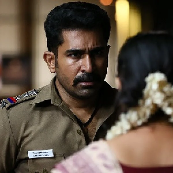 போலீஸாக விஜய் ஆண்டனி நடித்திருக்கும் ‘திமிரு புடிச்சவன்’ பட ஸ்டில்ஸ்..!