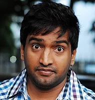 நடிகர் சந்தானம் வீட்டில் வருமான வரித்துறை சோதனை!