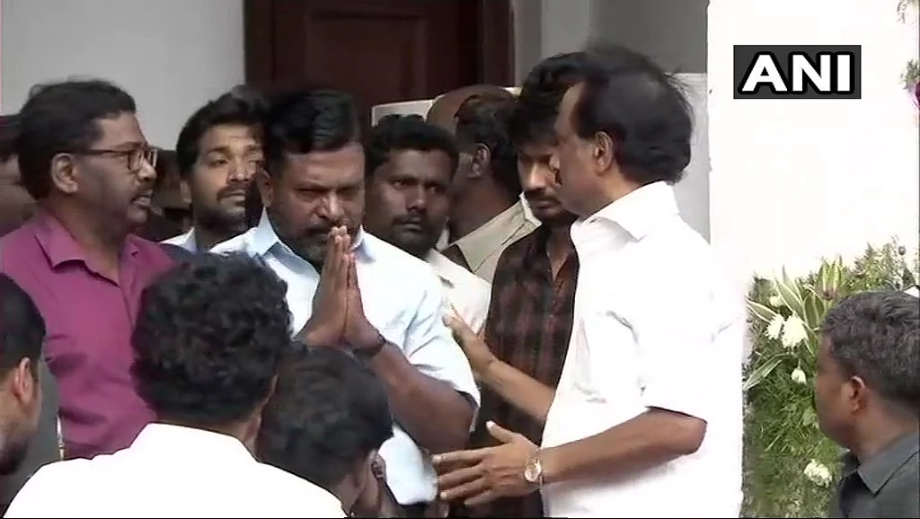Live update: மெரினாவில் விதைக்கப்பட்டார் கலைஞர்! #Karunanidhi