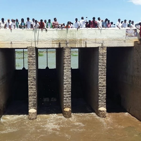 58 கிராம பாசனக் கால்வாயில் உடைப்பு! – சரிசெய்யும் பணியில் அதிகாரிகள்