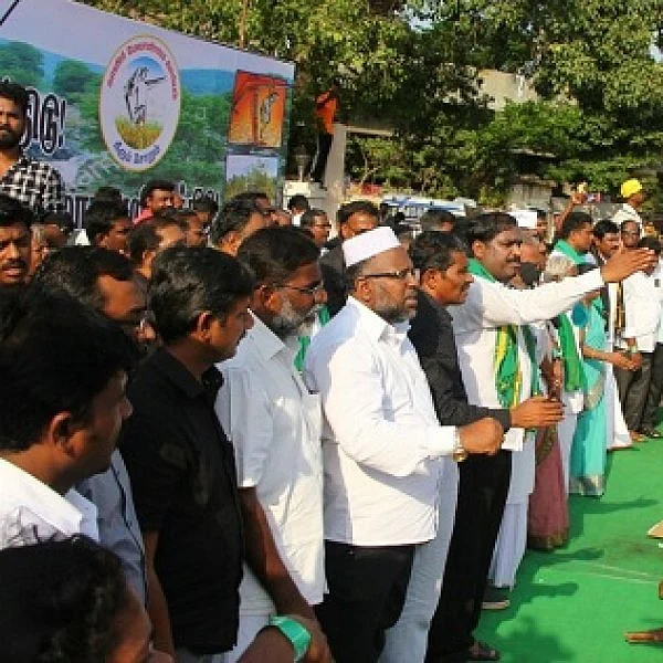 மெரினாவுக்குத் தடை..! சேப்பாக்கத்தை முற்றுகையிட்ட வாழ்வுரிமைக் கூட்டமைப்பினர்