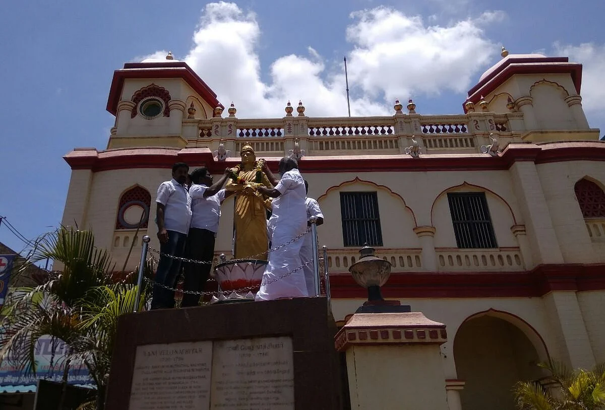 ’ஆட்சியையும் கட்சியையும் தினகரனிடம் ஒப்படைப்போம்’ - சிவகங்கை மாவட்டச் செயலாளர் உமாதேவன்