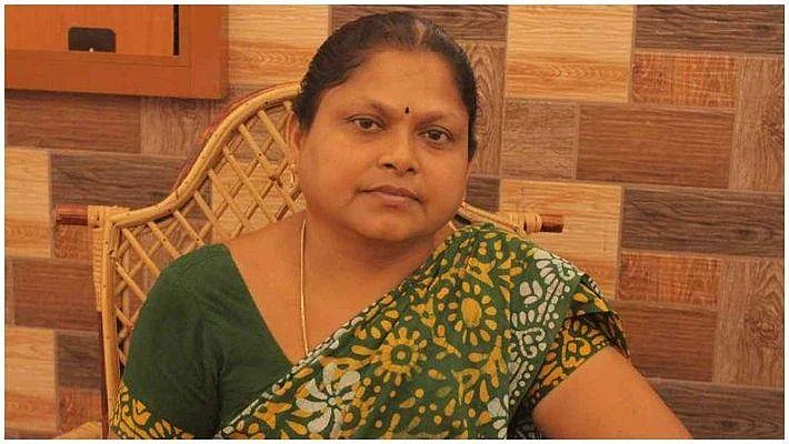 ``என் கணவர் திரும்பிவருவார்னு நானும், என் மகனும் காத்துக்கிட்டு இருக்கோம்!'' - முகிலன் மனைவி பூங்கொடி