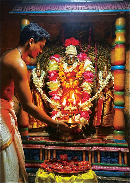 மங்கல வாழ்வு தரும் அன்னை காளிகாம்பாளின் குங்கும பிரசாதம்!