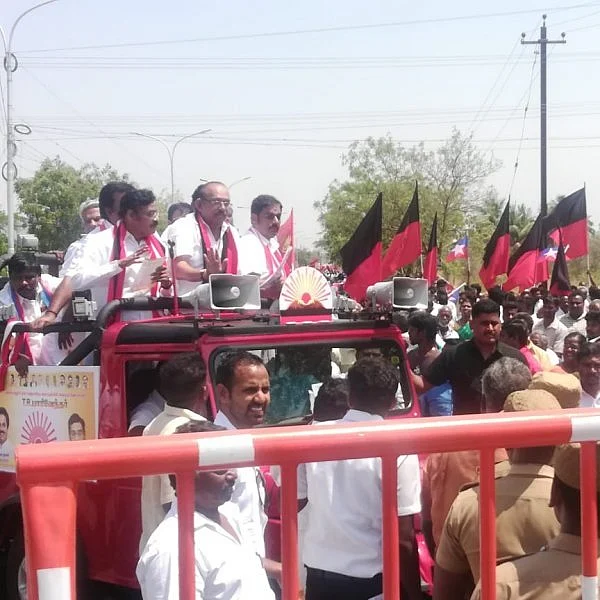 `ஸ்விட்ச் ஆஃப், ஸ்விட்ச் ஆன்!'- ஜெயலலிதா பாணியில் பாரிவேந்தர்; குமுறும் கூட்டணிக் கட்சியினர்