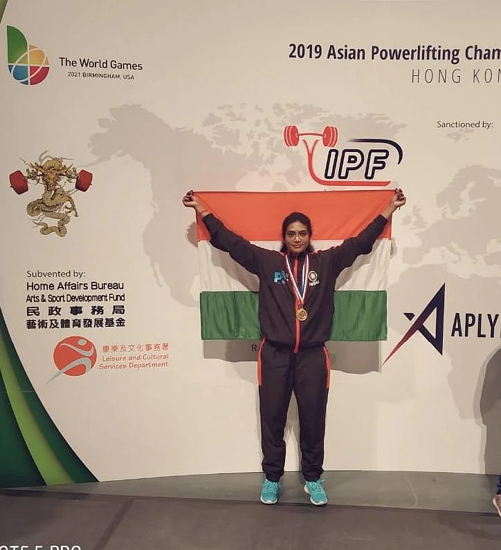 ``குழந்தை பொறந்தா உடம்புல சத்து இருக்காதேனு தவிர்த்தாங்க!'' - ஏஷியன் பவர் லிஃப்டிங்கில் தங்கம் வென்ற டாக்டர்