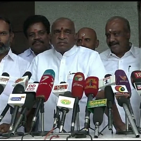 `சர்காரை இன்னும் பார்க்கவில்லை'- பொன்.ராதாகிருஷ்ணன் பேட்டி