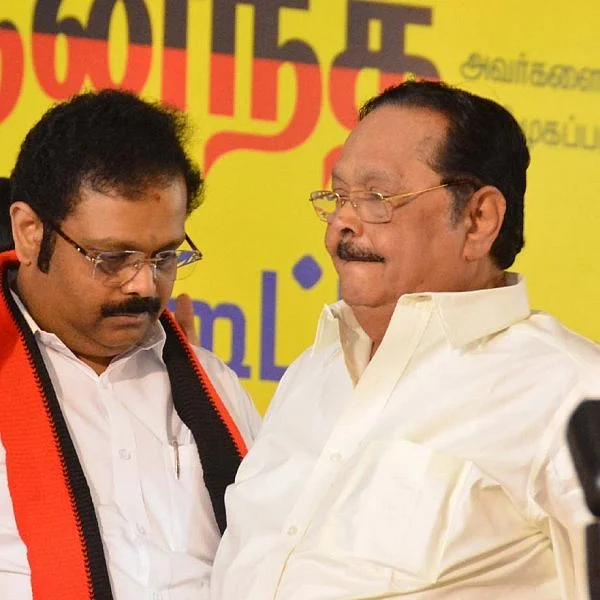 `இங்கிலீஷ் தெரியாதவன் பார்லிமென்ட்டுக்கு போயும் பயனில்லை!' - துரைமுருகன்