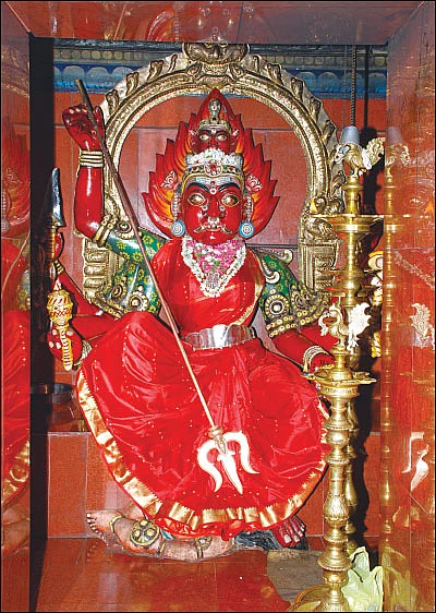 பச்சைக்காளி பவளக்காளி...