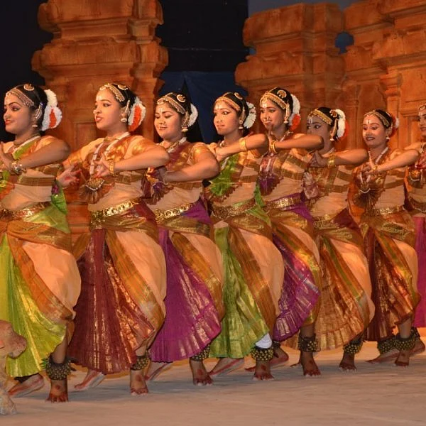 மகா சிவராத்திரி: கங்கைகொண்ட சோழபுரத்தில் வெகு விமரிசையாகத் தொடங்கியது நாட்டியாஞ்சலி