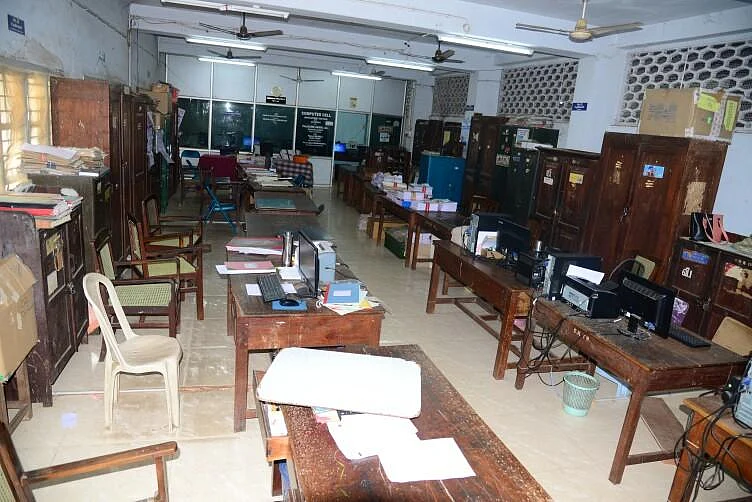 அரசு ஊழியர்கள், ஆசிரியர்களுக்கு சம்பளம் `கட்'! - தமிழக அரசு திடீர் நடவடிக்கை #JactogeoProtest