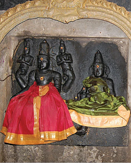 ஈசன் திருக்கரத்தில் ராகு - கேது!