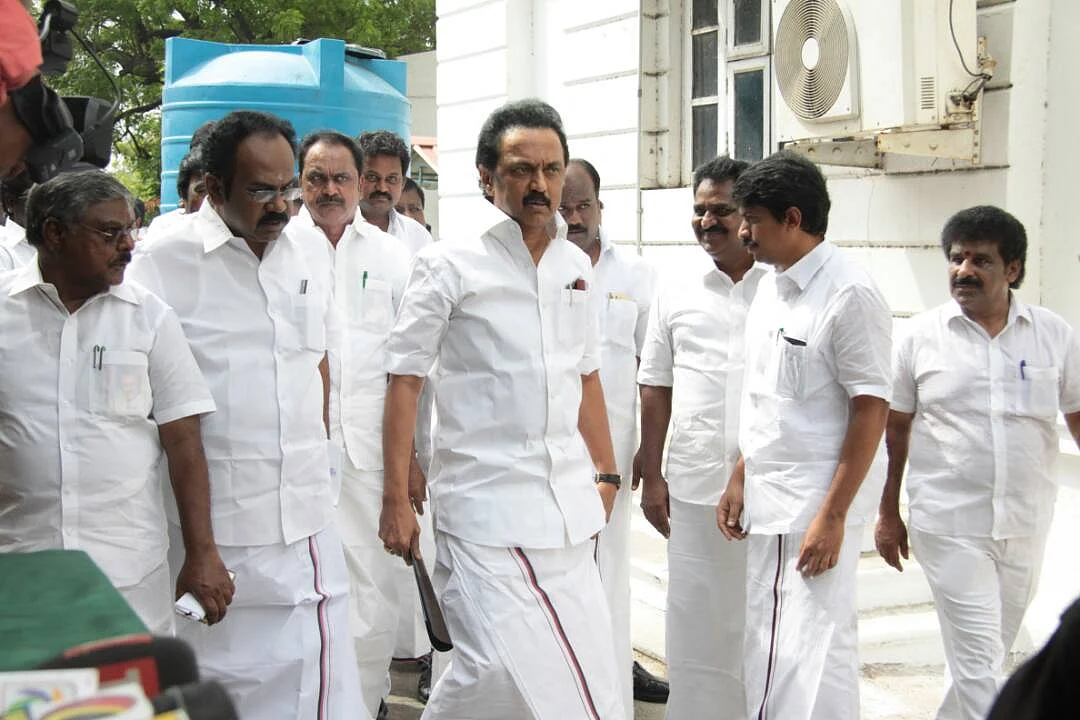 கூவத்தூர் வீடியோ விவகாரம்: இரண்டாவது நாளாக வெளிநடப்புசெய்த ஸ்டாலின்!