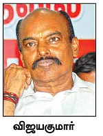 ஜெ. நீக்கிய சர்ச்சை மனிதர்... எடப்பாடிக்குக் காட்டுகிறார் நெருக்கம்!