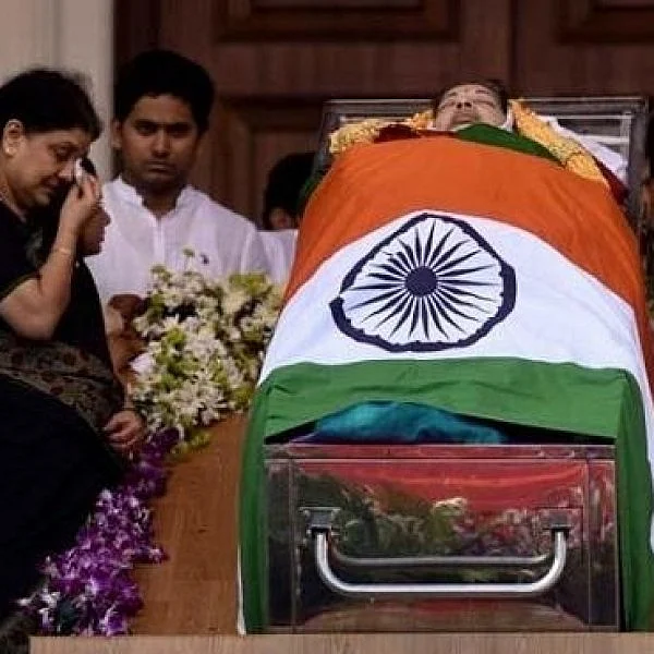 அறுபது பேருக்கு சம்மன் அனுப்பிய நீதிபதி ஆறுமுகசாமி! - ஜெயலலிதா மரணம் குறித்த விசாரணை தீவிரம்