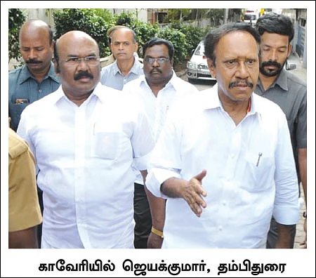 மிஸ்டர் கழுகு: சசியின் பஞ்ச தந்திரம்!