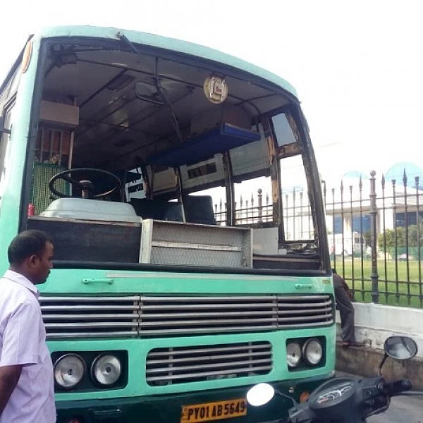 30 பேருந்துகளின் கண்ணாடி உடைப்பு; 150 பேர் கைது! - புதுச்சேரி பா.ஜ.க பந்த்தில் வன்முறை