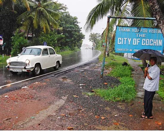 கிழக்கில் மலை... மேற்கில் கடல்... நடுவில் அம்பாஸடர்!