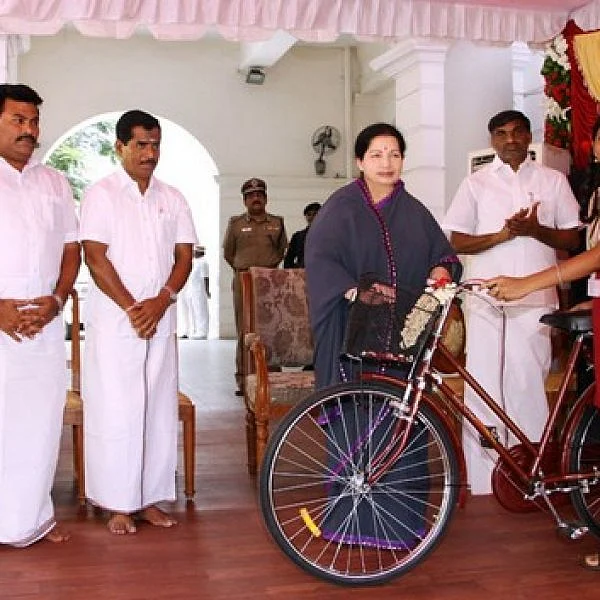 `சர்கார்' விமர்சிக்கும் இலவசங்கள் தமிழக அரசியலில் செய்தது என்ன?