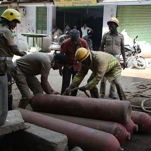 `நிச்சயம் மரணம் அடைந்திருப்பார்கள்' - சிலிண்டரின் மவுத்தை உடைத்தவர் அதிர்ச்சி பேட்டி