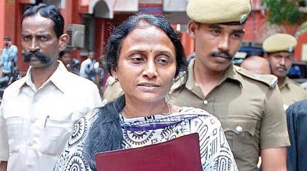 ரூ.100 கோடியை விழுங்கிய கல்வி அதிகாரிகள்...! -பள்ளிக் கல்வித் துறை 'மெகா' மோசடி