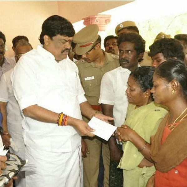 வெடி விபத்தில் பலியானவர்கள் குடும்பத்துக்கு நிதியுதவி!