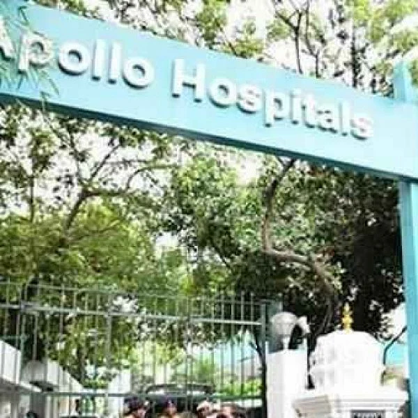 `ஆறுமுகசாமி விசாரணைக்குத் தடை கிடையாது!'- அப்போலோ மனுவை நிராகரித்தது உயர்நீதிமன்றம்