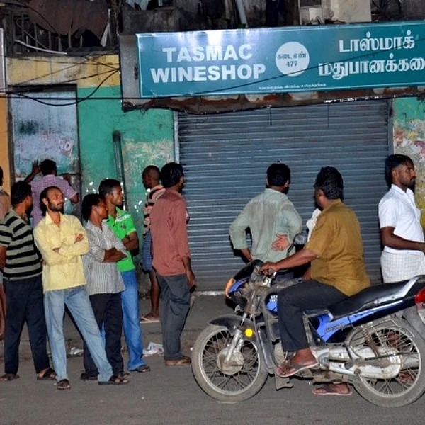 டாஸ்மாக் வரலாற்றில் முதல்முறையாக... மது விற்பனை கடும் சரிவு! கிடுகிடுக்கும் நிர்வாகம்